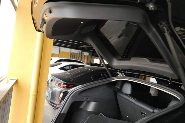 Used Tesla Model Y 2021 Long-Range All-Wheel-Drive Version
