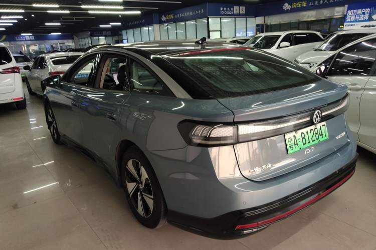 Used Volkswagen ID.7 VIZZION 2024 AIR model
