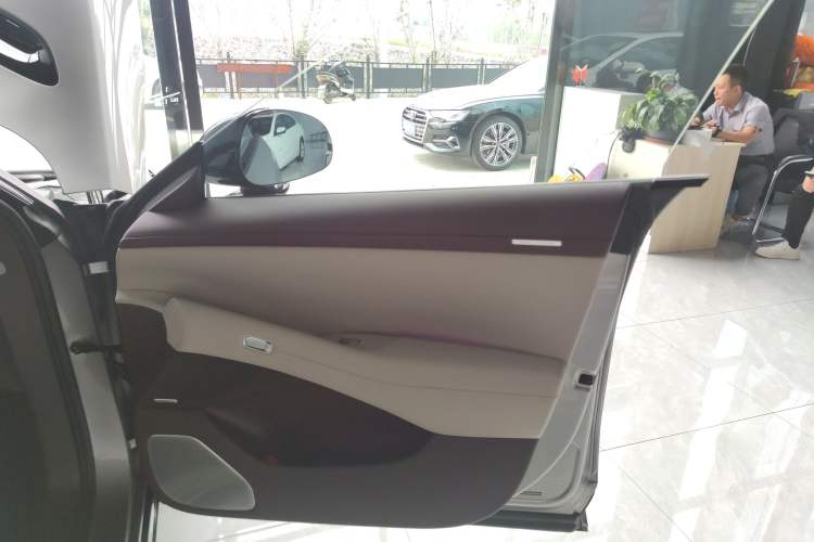 Used  YU7 2025 Ultra-Long Range All-Wheel Drive Pro Version
