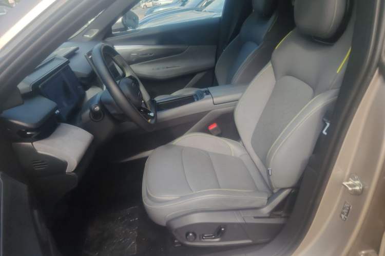 Used Lynk & Co 08 EM-P 2023 120km Long-Range Halo
