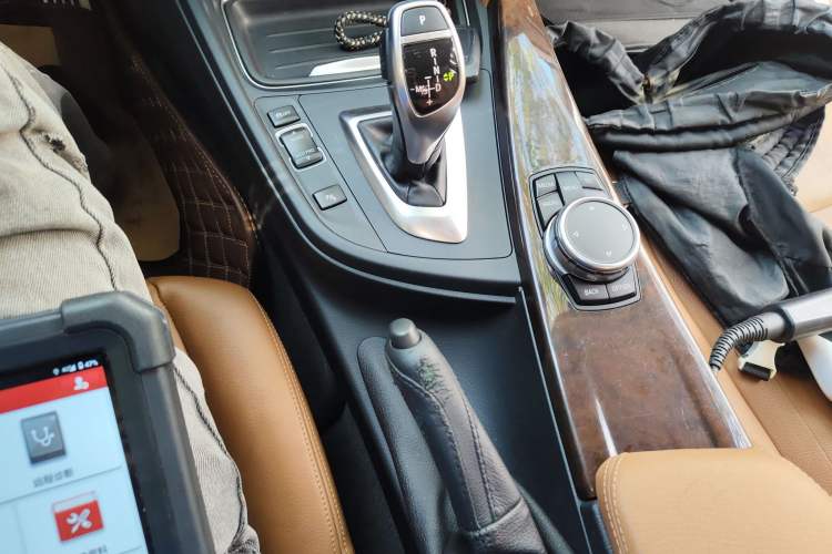 Used BMW 3 Series 2015 320Li Luxury Design Package Premium Edition
