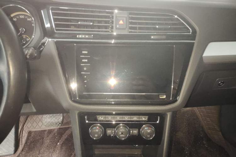 Used Volkswagen Tiguan L 2019 Revised 330TSI Automatic Two-Wheel Drive Smart & Luxury Edition China VI Standard