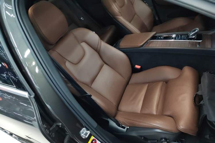 Used Volvo XC60 2022 B5 4x4 Smart Luxury Edition
