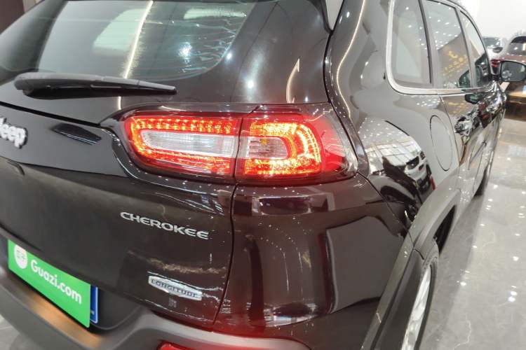 Used  Cherokee 2017 2.0L Superior Edition
