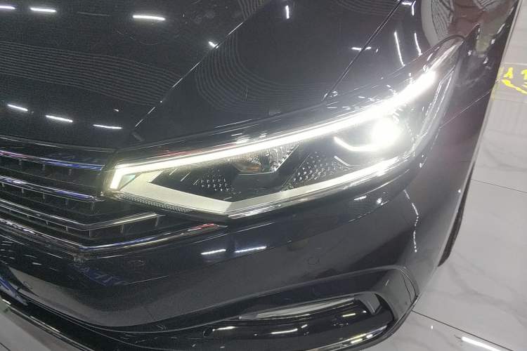 Used Volkswagen Magotan 2023 2 Million Units Limited Edition 330TSI DSG Leading Version
