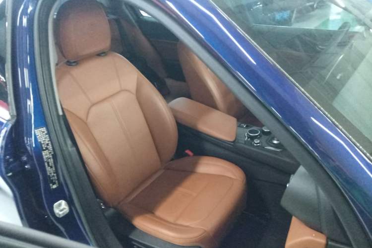 Used Alfa Romeo Giulia 2017 2.0T 280HP Luxury Edition
