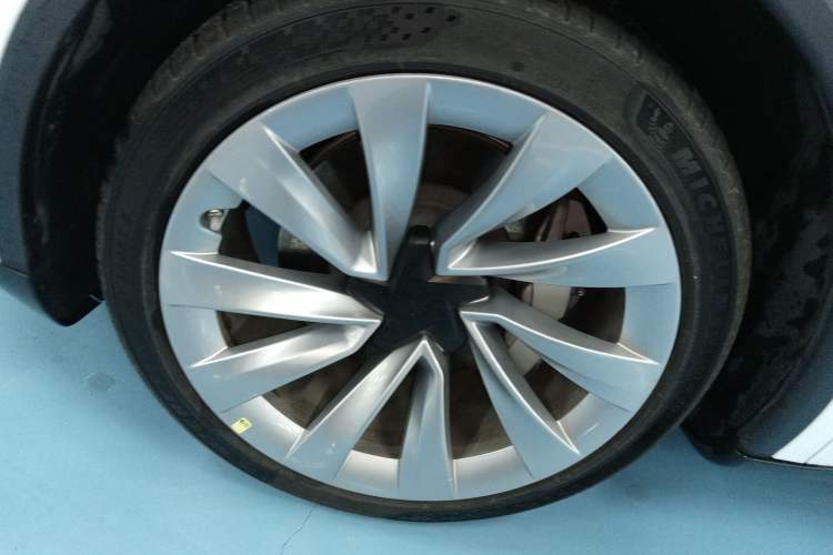 Used Tesla Model Y 2025 Rear-Wheel-Drive Version
