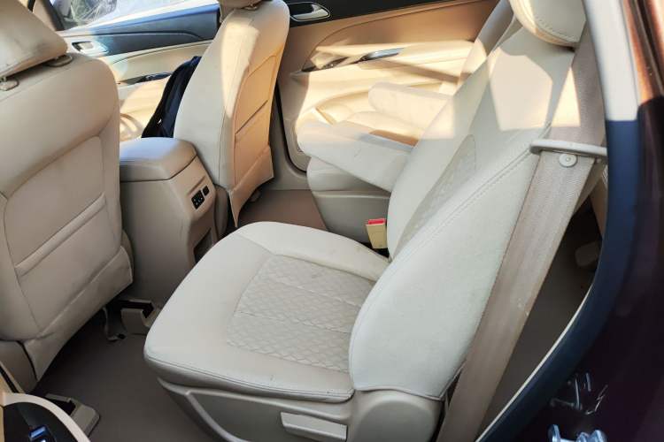 Used Baojun 730 2016 Revised 1.5L Manual Standard Version 7 Seats China V Emission Standard