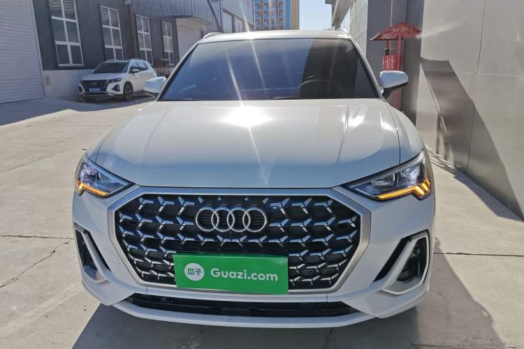 Used Audi Q3 2024 40 TFSI Fashion Dynamic Model
