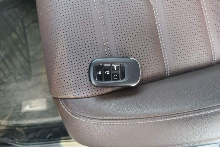 Used Honda CR-V 2023 240TURBO Two-Wheel Drive Deluxe Edition 7 Seats