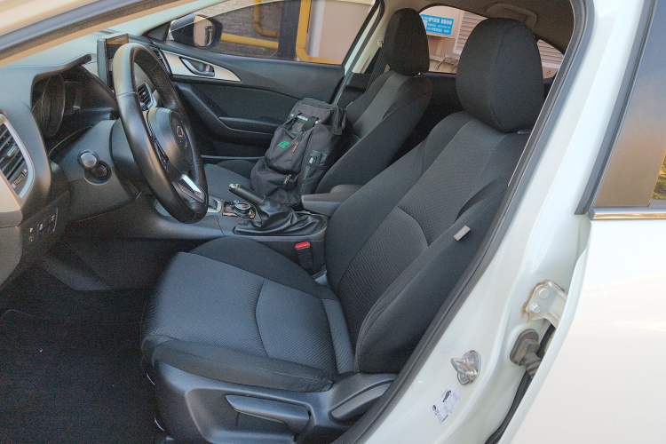 Used Mazda Mazda 3 Axela 2019 Cloud-Control Edition Hatchback 1.5L Automatic Comfort Model China VI Standard
