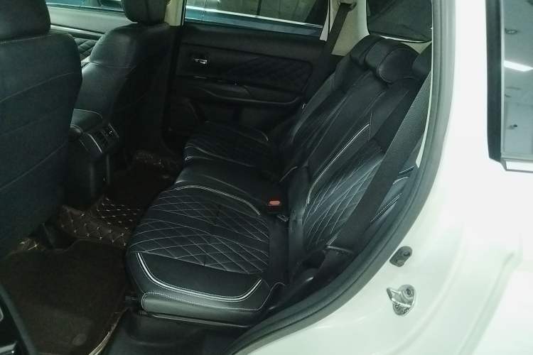 Used Mitsubishi Outlander 2020 2.4L 4x4 Zhi Xiang Edition 7-Seater
