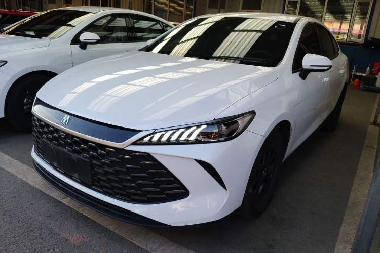 Used BYD Qin PLUS 2025 DM-i Smart Drive 55KM Leading Model
