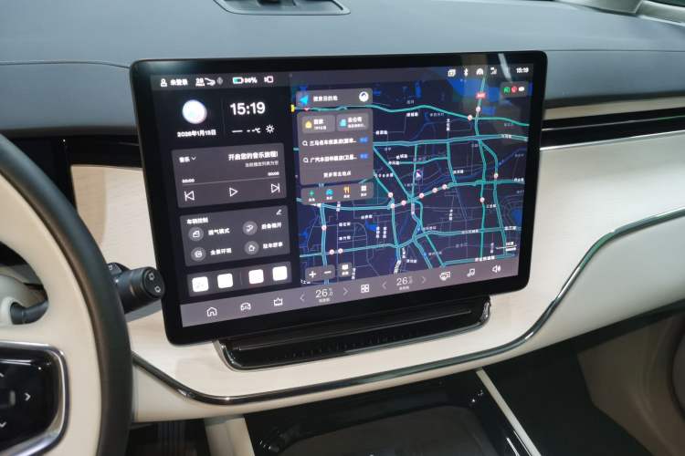 Used Volvo EM90 2025 Ultra Six-Seater
