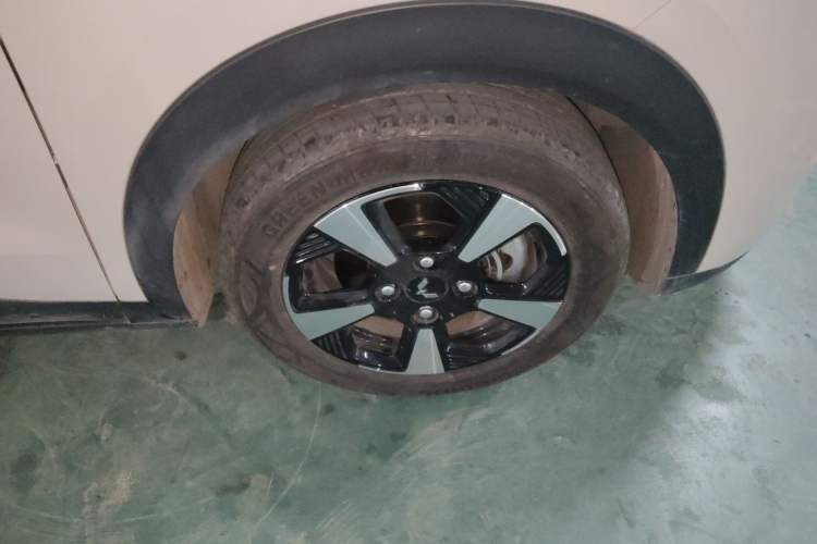 Used Wuling Bingo PLUS 2024 330 km Range Five-Seater Version
