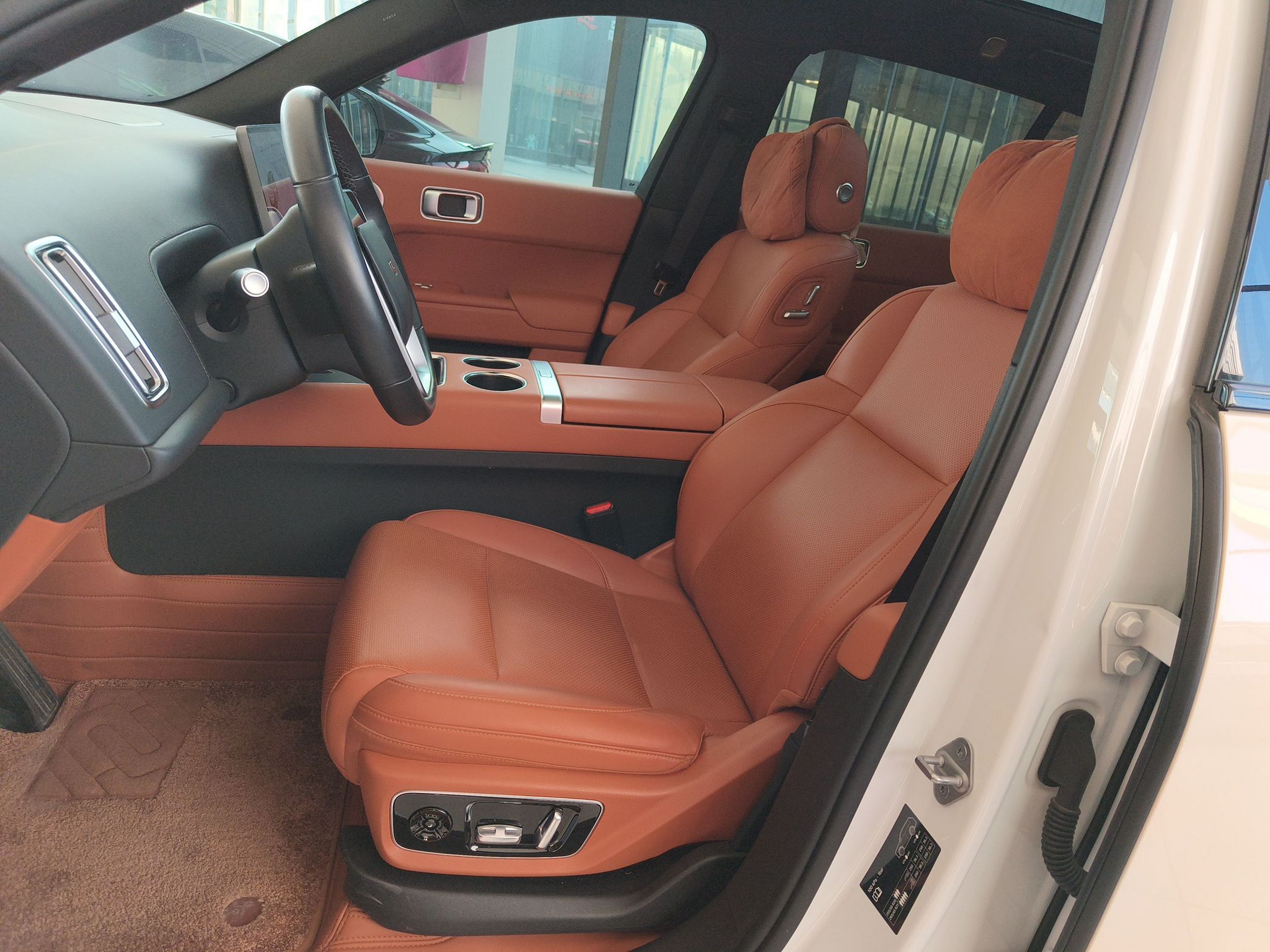 Переднее сиденье в автомобиле