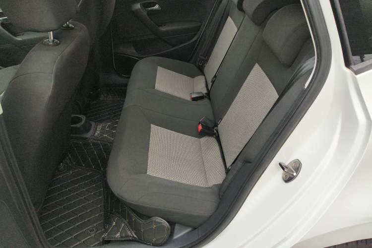 Used Volkswagen Polo 2014 1.4L Manual Fashion Edition
