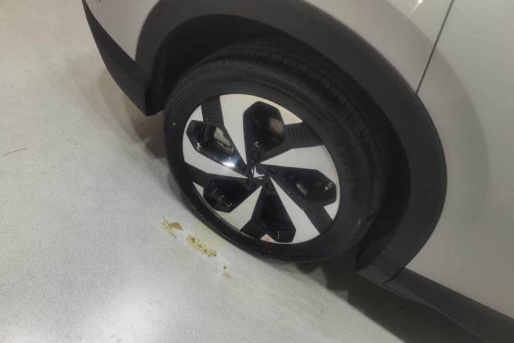 Used ARCFOX Alpha T5 2026 Model Range-Extended 1215 Yuanjing Smart Driving Version
