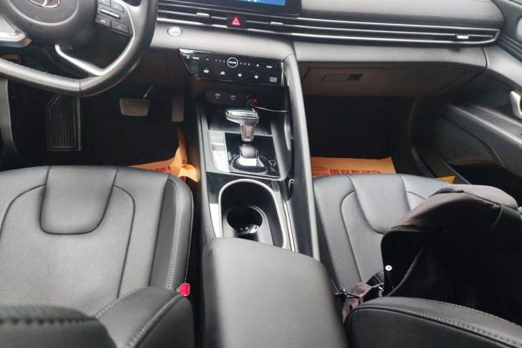 Used Hyundai Elantra 2021 1.5L CVT LUX Prestige Edition
