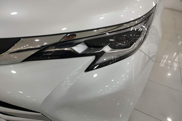 Used Toyota Sienna 2024 2.5L Hybrid Comfort Edition
