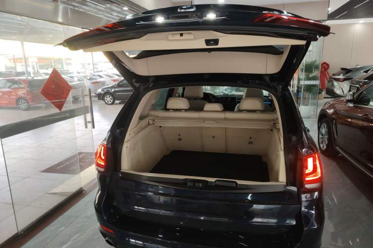 Used BMW X5 2015 xDrive28i
