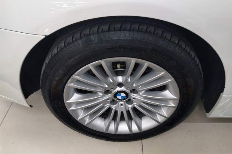 Used BMW 5 Series 2014 525Li Leading Model
