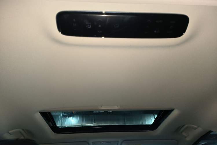 Used Honda Elysion 2022 2.0L eHEV Luxury Edition
