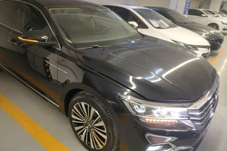 Used Volkswagen Passat 2020 Revised Version 330TSI Luxury Edition China VI Standard
