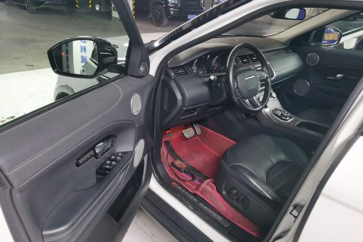 Used Land Rover Range Rover Evoque 2018 240 PS HSE DYNAMIC All-Wheel Drive Edition