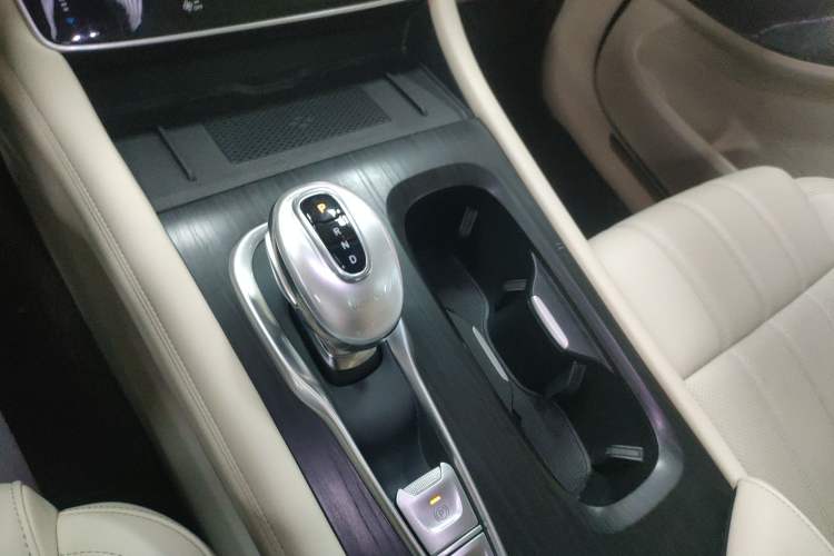 Used VOYAH Dream 2024 PHEV Extended-Range Premium Edition
