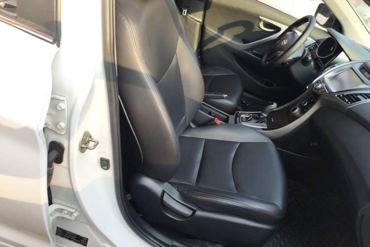 Used Hyundai Elantra 2015 1.6L Automatic Leading Model