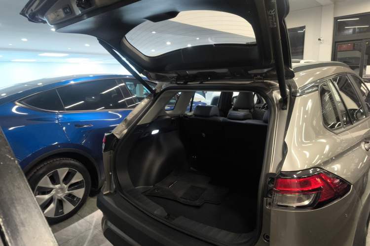 Used Toyota FRONTLANDER 2023 2.0L Smart Electric Hybrid Dual-Engine Deluxe Version
