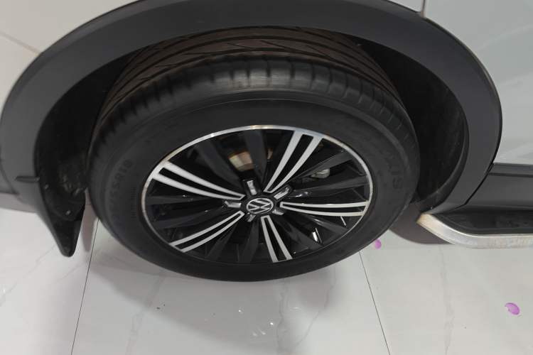 Used Volkswagen Tiguan L 2021 280TSI Automatic Two-Wheel Drive Smart Edition
