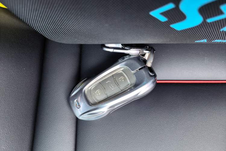 Used Geely Auto Emgrand X7 Sport 2020 1.8TD DCT Two-Wheel Drive Smart Connect 4G-Enabled Version
