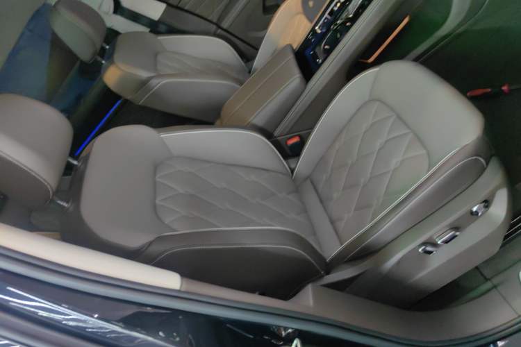 Used Volkswagen Viloran 2024 380TSI Premium Edition
