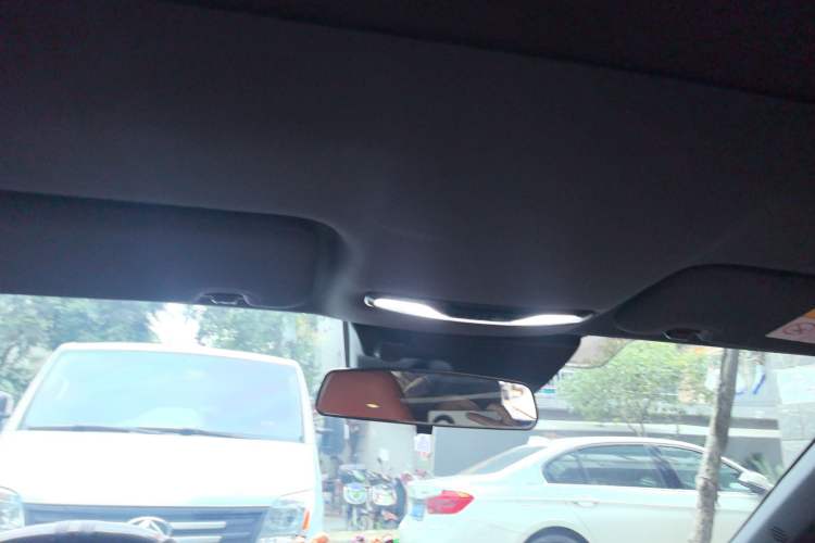 Used Changan UNI-V 2025 Model Third-Generation 2.0T Dynamic Edition