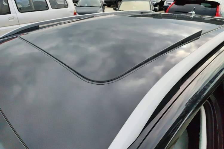 Used Volkswagen Tharu 2023 300TSI Two-Wheel-Drive Moonlight Edition
