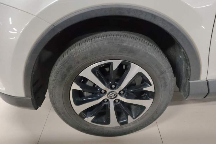 Used Toyota RAV4 2016 2.0L CVT Two-Wheel Drive Fashion Edition China V Standard