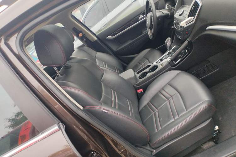 Used Dongfeng Aeolus AX7 2016 2.0L Automatic Zhiyi Trim