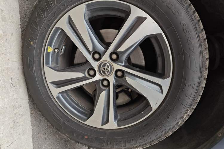 Used Toyota RAV4 2015 2.0L CVT Two-Wheel Drive Urban Edition