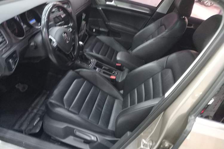 Used Volkswagen Golf 2016 230TSI Automatic Luxury Version
