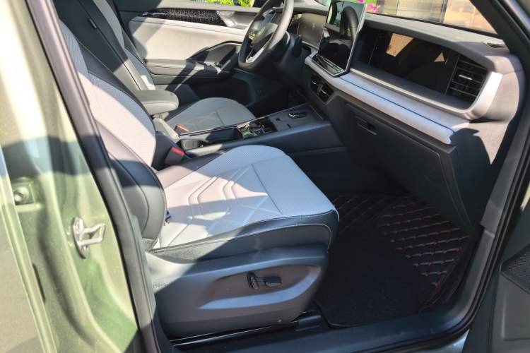 Used Volkswagen Tayron 2025 Tiguan L 380TSI 4Motion Luxury
