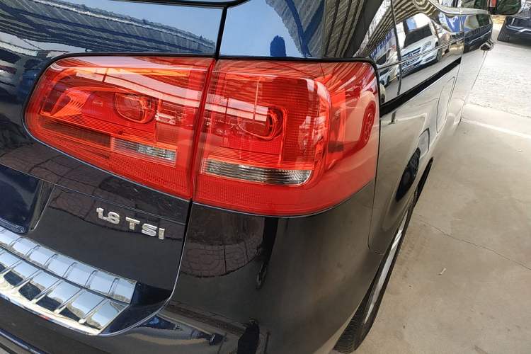 Used Volkswagen Sharan 2013 1.8TSI Comfort Model
