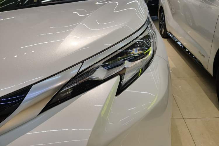 Used Toyota Sienna 2021 2.5L Hybrid Premium Edition
