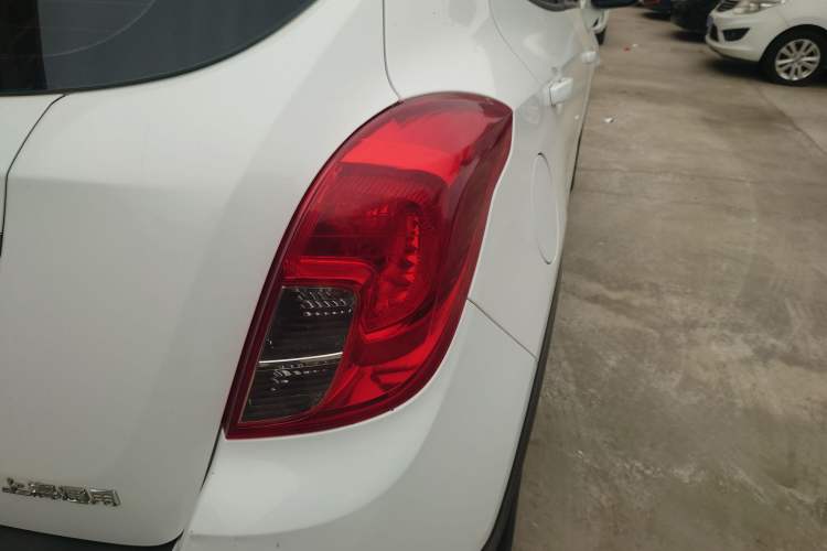 Used Buick Encore 2015 1.4T Automatic Two-Wheel Drive Urban Elite Version
