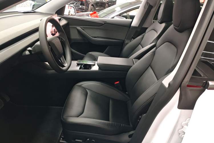 Used Tesla Model Y 2025 Rear-Wheel-Drive Version