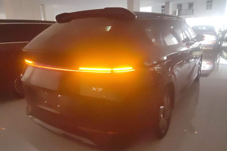 Used XPeng X9 2024 702 Ultra-Long Range Pro