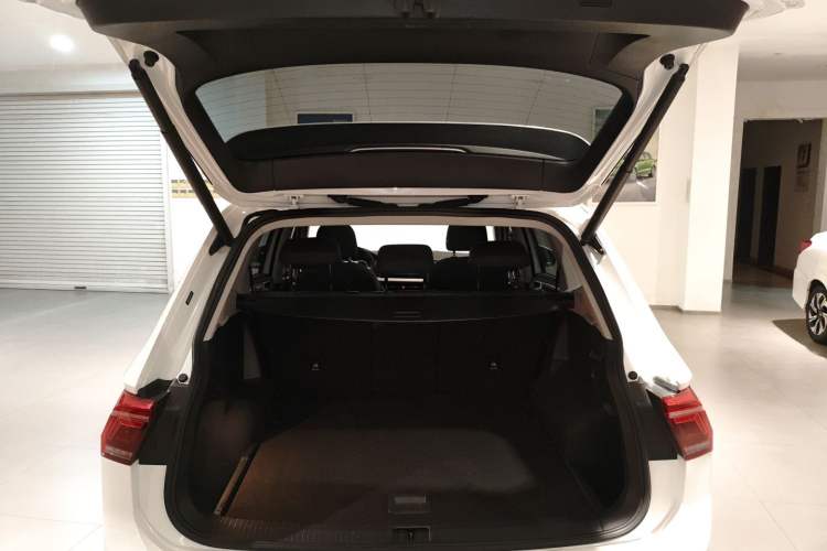 Used Volkswagen Tiguan L 2022 330TSI Automatic Two-Wheel Drive R-Line Enhanced Edition
