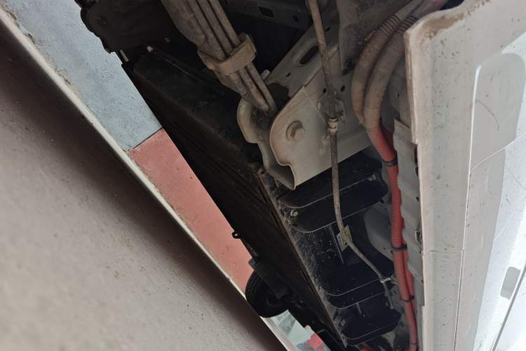 Used Chana Ruixing EM80 2025 Passenger Version Comfort Model 6 Seats 300 km Liftback Door
