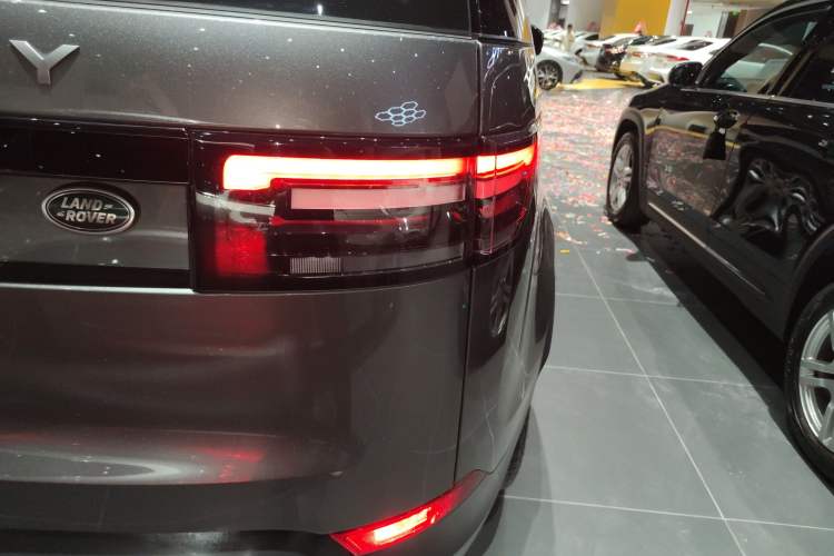 Used Land Rover Discovery 2019 2.0T SE
